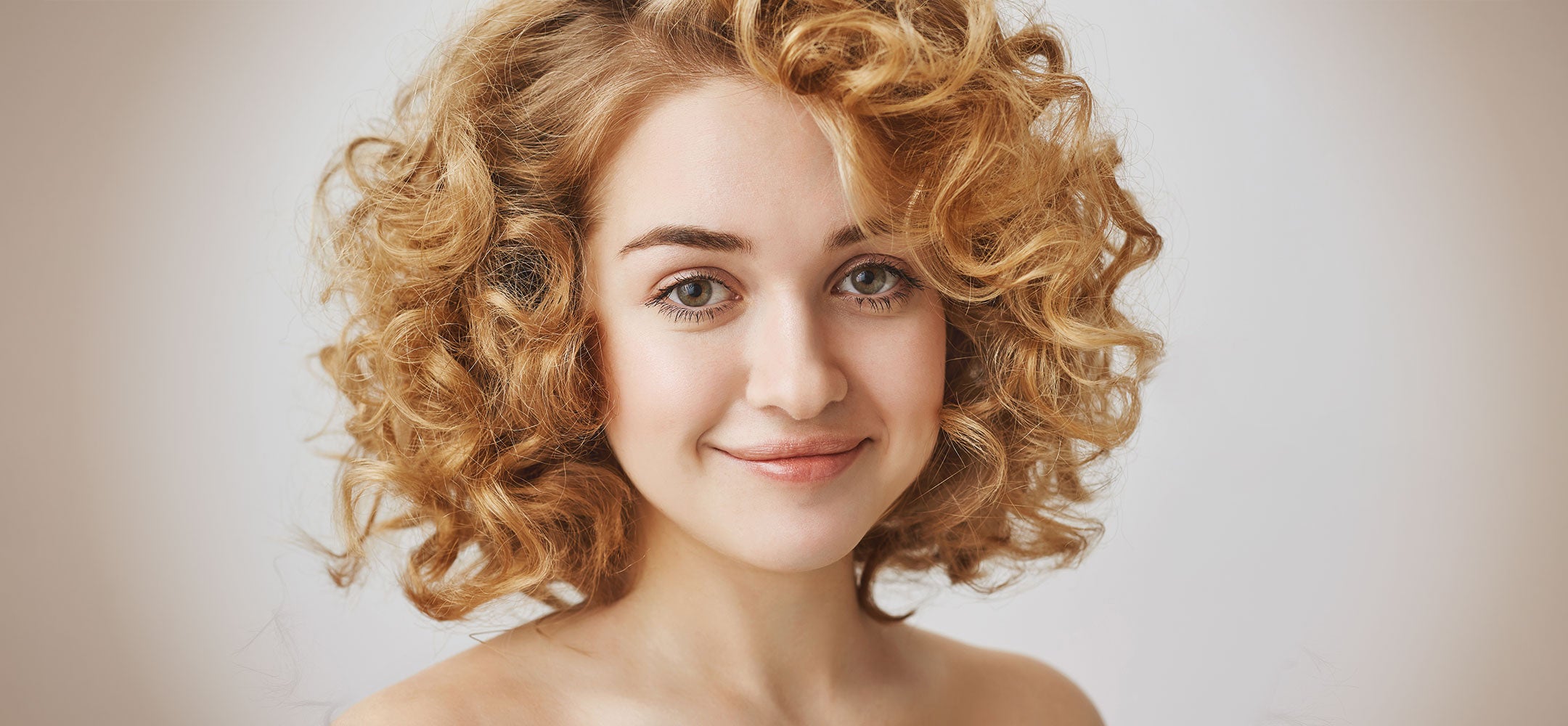 lockenkopf-curly-ellie-intense-shop-the-look.jpg
