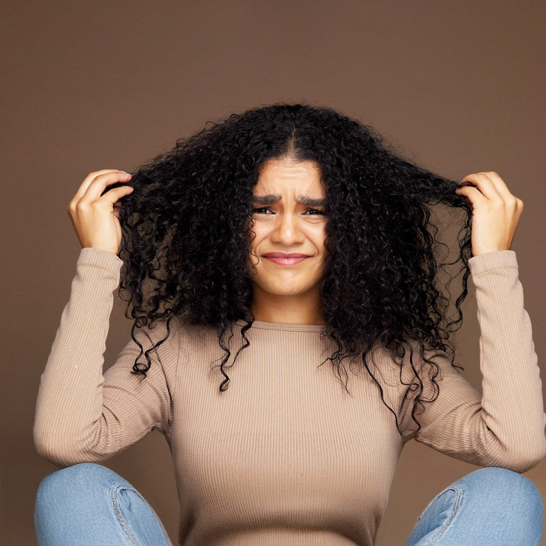 Blog - Frizz bei Locken: Ursachen & Hilfe - lockenkopf